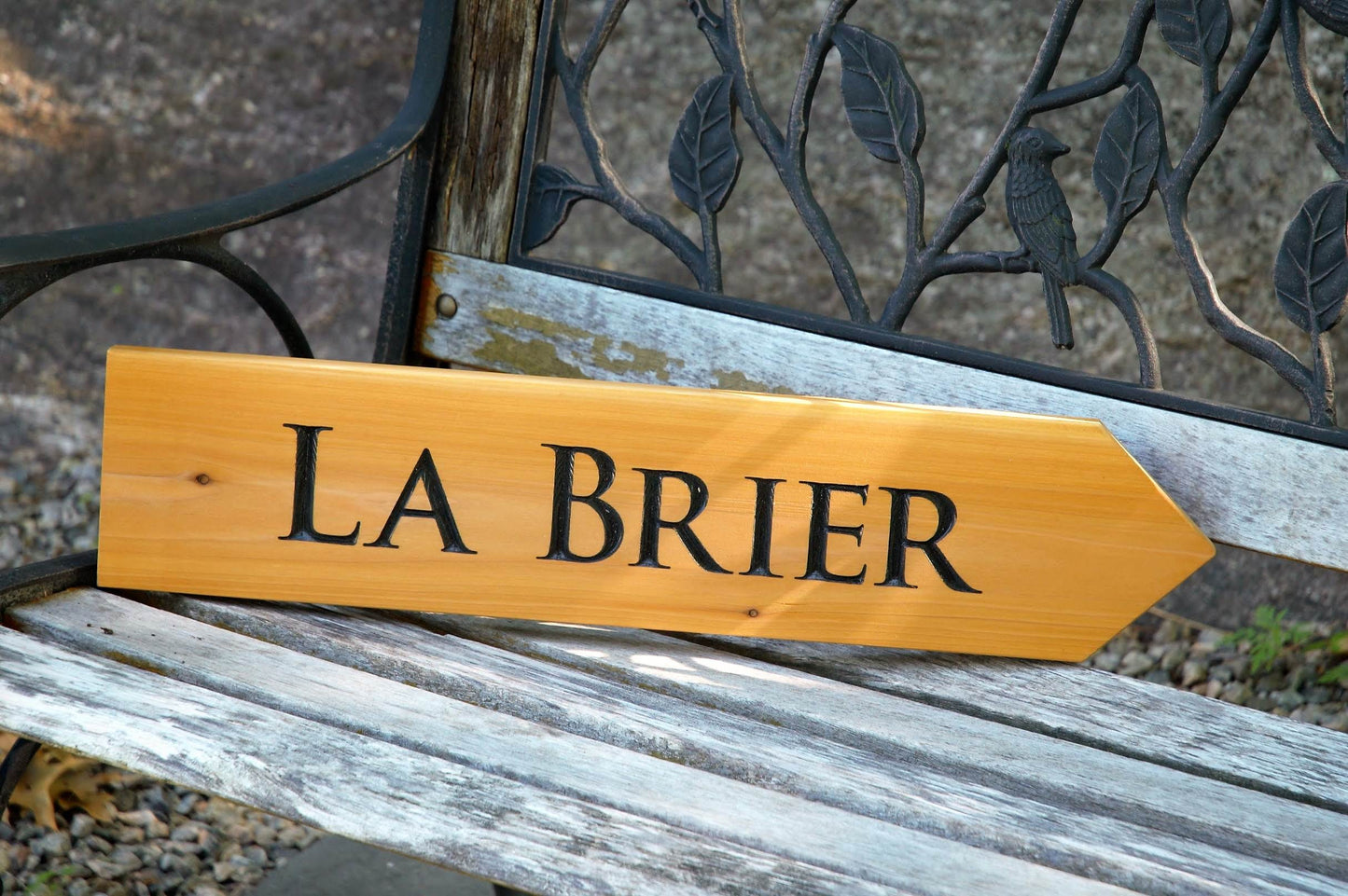 Cedar Directional Arrow - Maison Muskoka