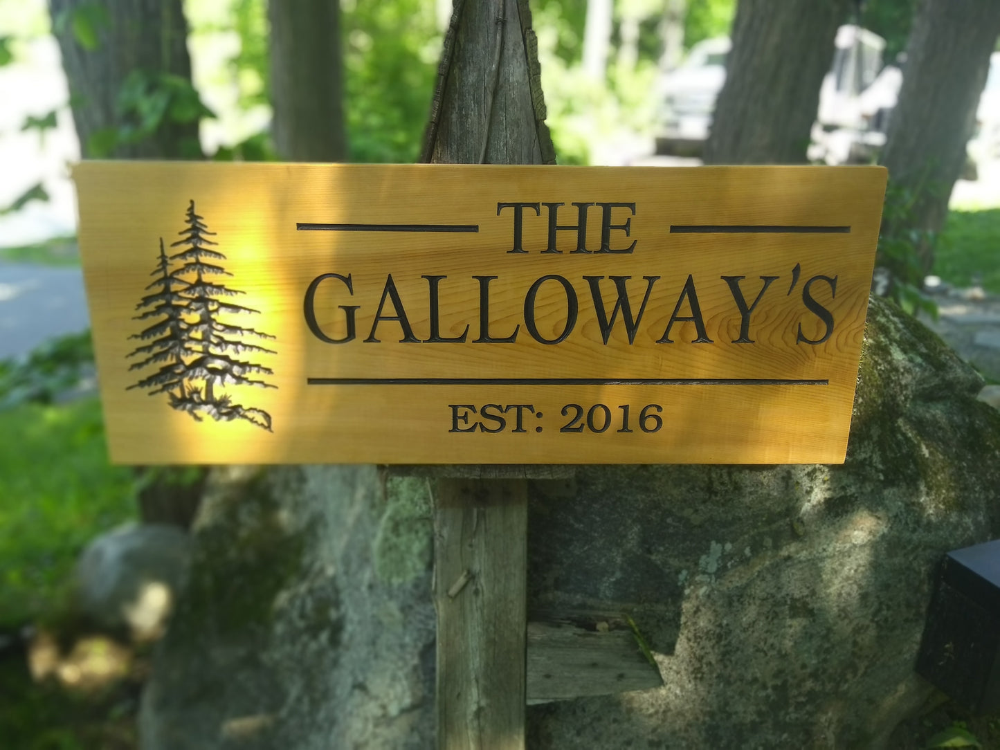 Cedar Road Sign, Rectangular With Tree and 2 Personalized lines - Maison Muskoka