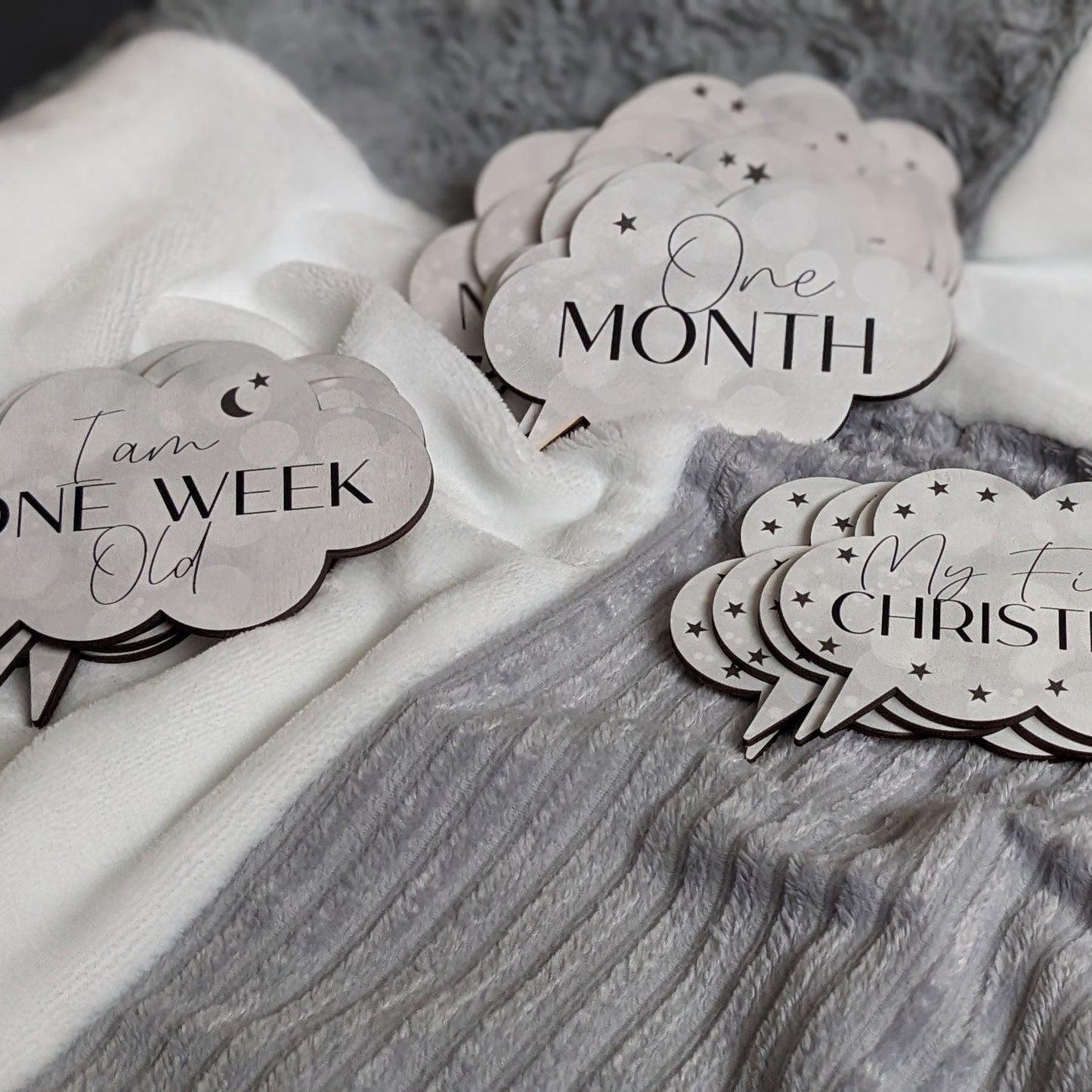 Baby Milestones discs, newborn photo props, wooden gender-neutral design, cloud shaped