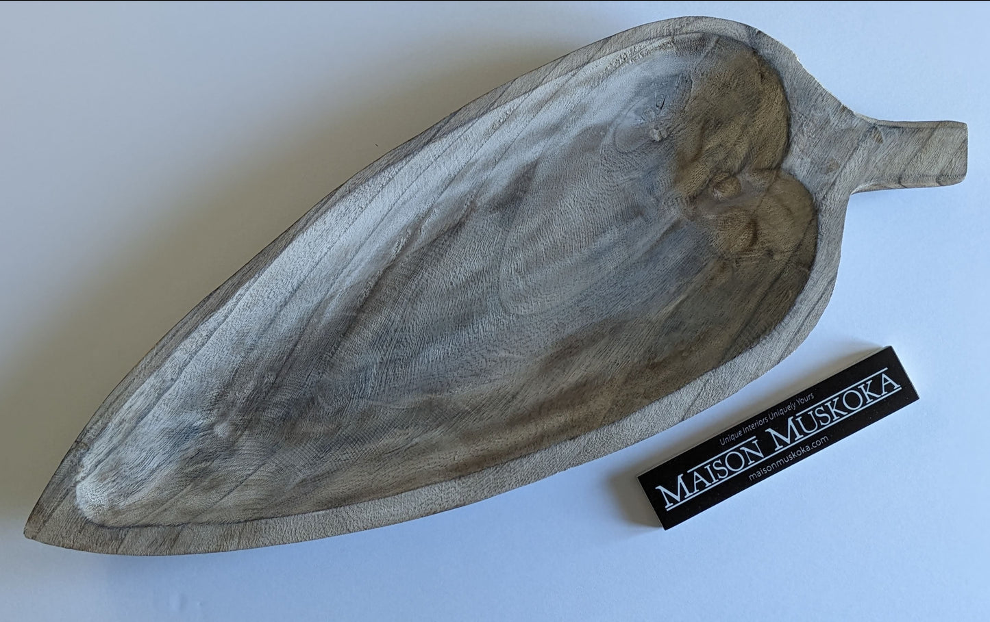 Whitewashed wooden pointed dish