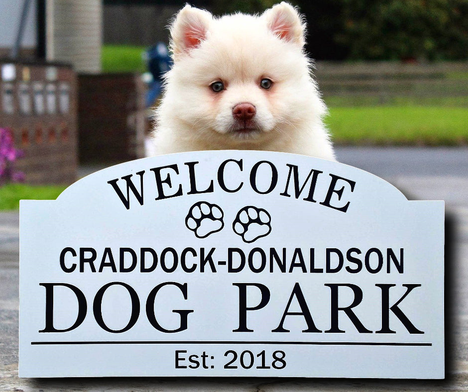 Large Personalized Cottage Sign with Trees – Custom Outdoor Composite Sign | Weatherproof Muskoka Cabin & Lakehouse Decor